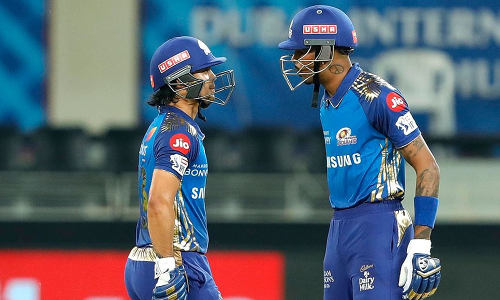 ദുബൈയിൽ സിക്​സർ പൂരം; മുംബൈക്ക്​ 200 റൺസ്​