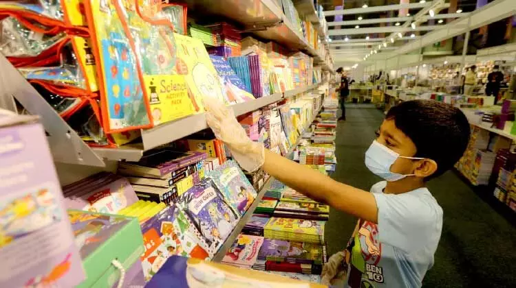 ലോ​കം ഷാ​ർ​ജ​യി​ൽ​നി​ന്ന് വാ​യി​ച്ചു​തു​ട​ങ്ങി