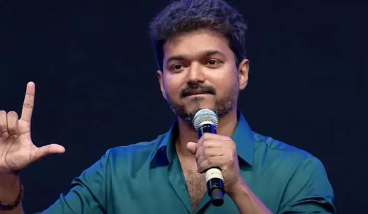 അച്ഛൻ​ തുടങ്ങിയ പാർട്ടിയുമായി ബന്ധമില്ല; ആരാധകർ പാർട്ടിയിൽ ചേരരുത്: വിജയ്​