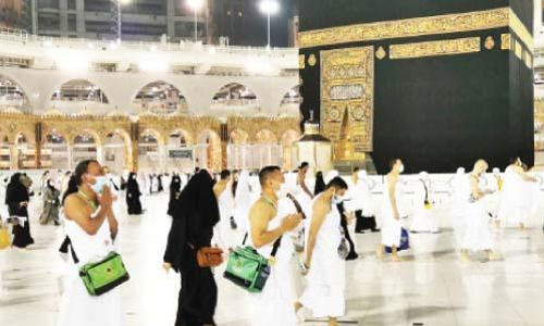 ആ​ദ്യ വി​ദേ​ശ തീ​ർ​ഥാ​ട​ക​ർ ഉം​റ നി​ർ​വ​ഹി​ച്ചു