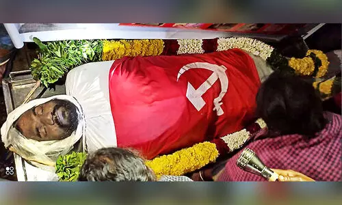 കേരളം തടഞ്ഞു; തമിഴ്​നാട്ടിൽ വേൽമുരുകനെ ചെ​െങ്കാടി പുതപ്പിച്ചു