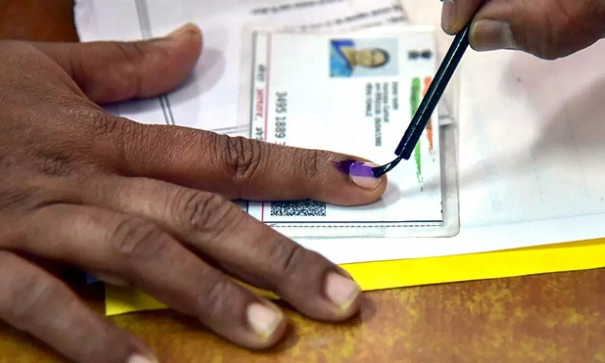 തദ്ദേശ തെരഞ്ഞെടുപ്പ്: കോവിഡ് ബാധിതർക്കും ക്വാറൻറീനിലുള്ളവർക്കും വോട്ട് ചെയ്യാൻ സൗകര്യം തദ്ദേശ തെരഞ്ഞെടുപ്പ്: കോവിഡ് ബാധിതർക്കും ക്വാറൻറീനിലുള്ളവർക്കും വോട്ട് ചെയ്യാൻ സൗകര്യം