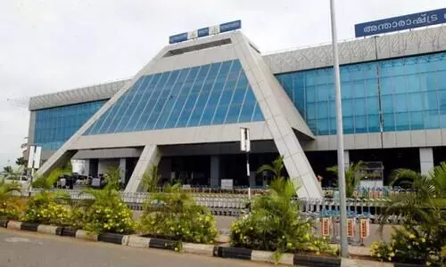 കരിപ്പൂരിലെ കസ്​റ്റംസ്​ ഉദ്യോഗസ്ഥരെ തള്ളിയിട്ട്​ യുവാവ്​ രക്ഷപ്പെട്ടു