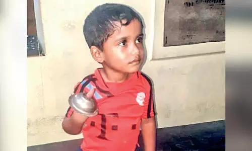 വാഷ് ബേസിനിൽ വിരൽ കുടുങ്ങി; ഫയർേഫാഴ്സ് രക്ഷയായി വാഷ് ബേസിനിൽ വിരൽ കുടുങ്ങി; ഫയർേഫാഴ്സ് രക്ഷയായി