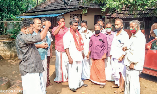 സി.​പി.​െഎ പ​ഞ്ചാ​യ​ത്തം​ഗം സി.​പി.​എ​മ്മി​ലേ​ക്ക് മാ​റി