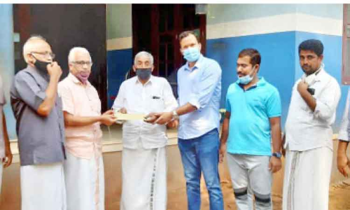 ചി​കി​ത്സ സ​ഹാ​യ ധ​നം കൈ​മാ​റി