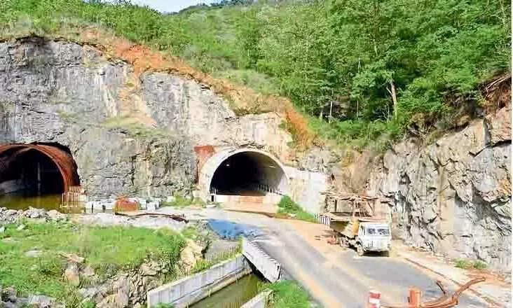 കുതിരാന് തുരങ്ക നിർമാണം: പുതിയ കമ്പനിയെ കണ്ടെത്തുമെന്ന് കലക്ടർ കുതിരാന് തുരങ്ക നിർമാണം: പുതിയ കമ്പനിയെ കണ്ടെത്തുമെന്ന് കലക്ടർ