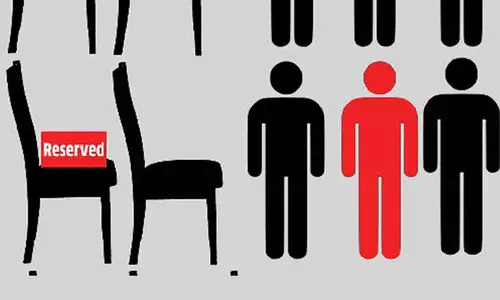 ദാ​രി​ദ്ര്യ​രേ​ഖ​ക്കാ​രെ ആ​ട്ടി​പ്പാ​യി​ച്ച്​  മു​ന്നാ​ക്ക​ക്കാ​ർ​ക്ക്​ കോ​ള​ജ്​ പ്ര​വേ​ശ​നം