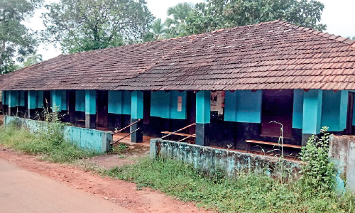 ഹൈ​ടെ​ക് യു​ഗ​ത്തി​ൽ ഇ​ങ്ങ​നെ​യും ഒ​രു വി​ദ്യാ​ല​യം