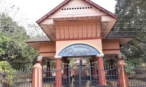 കലാമണ്ഡലം ഹോസ്​റ്റൽ പരിസരത്ത് വിദ്യാർഥിയെ പാമ്പ് കടിച്ചു; കളരി ബഹിഷ്​കരിച്ച്​ ധർണ