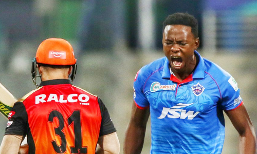 റൺമല കയറവെ റബാദയിലുടക്കി  ഹൈദരാബാദ്; ഡൽഹി-മുംബൈ ഫൈനൽ