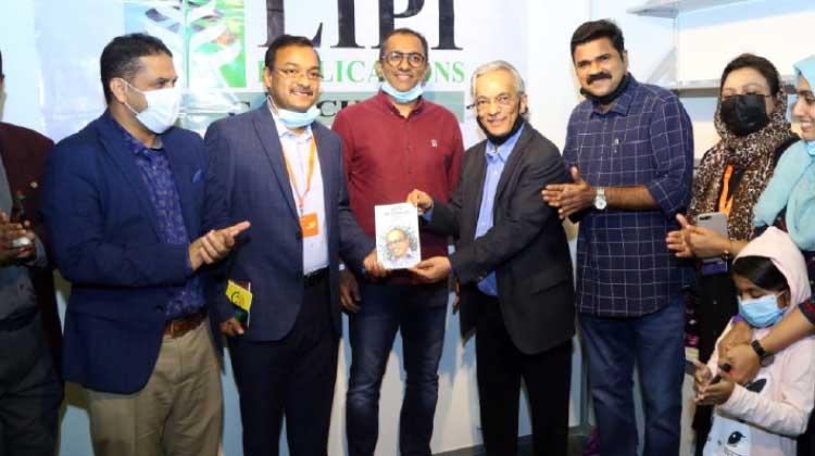 എെൻറ ജീവിതയാത്ര പ്രകാശനം ചെയ്തു എെൻറ ജീവിതയാത്ര പ്രകാശനം ചെയ്തു