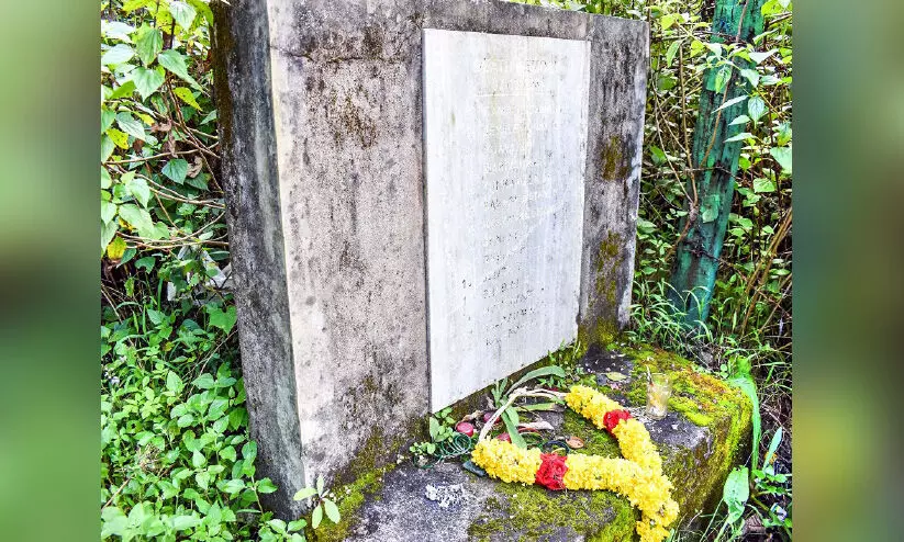 ആ ​ഫ​ല​ക​ത്തി​ന് മു​മ്പി​ല്‍ ചാ​ര്‍ത്തി​യ പൂ​മാ​ല​ക്ക്​ 36 വ​ര്‍ഷ​ത്തെ ക​ണ്ണീ​രി​െൻറ ന​ന​വ്