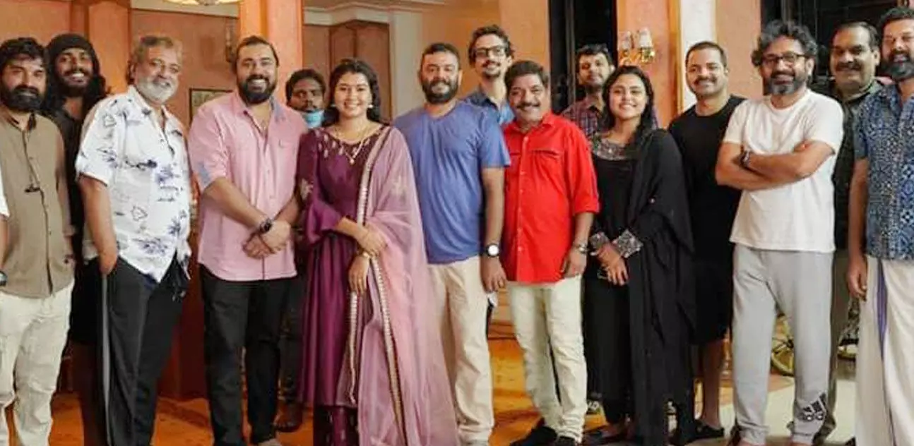 നിവിന്‍ പോളിയുടെ കനകം കാമിനി കലഹം തുടങ്ങി