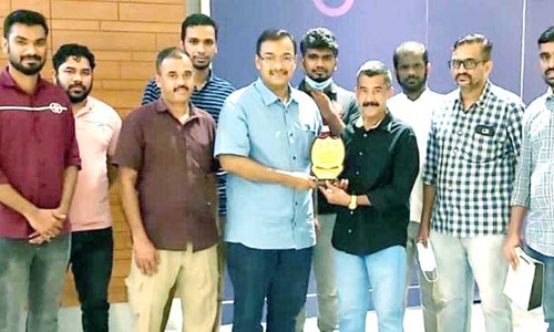 മലപ്പുറം സ്വദേശികളായ സഹോദരങ്ങൾക്ക് യാത്രയയപ്പ് നൽകി