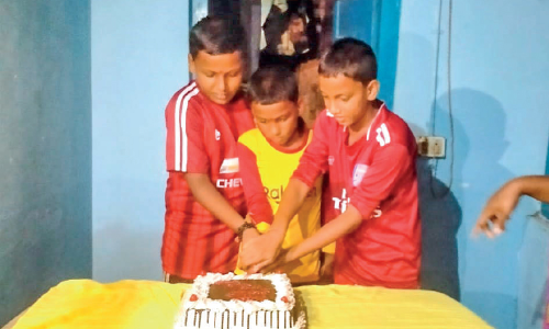 യുവതിയുടെയും മക്കളുടെയും മരണം നടുക്കം മാറാതെ നാട്