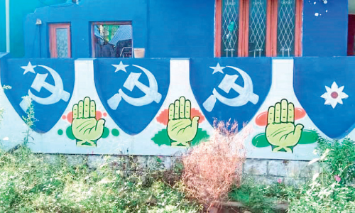 വോ​ട്ടി​നോ​ളം ത​ന്നെ സൗ​ഹൃ​ദ​വും; ഇരുപാർട്ടിക്കാർക്കും ചുവരെഴുത്തിന് ഒരു​ മതിൽ മതി