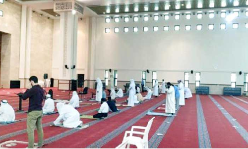 പള്ളികളിൽ മധ്യാഹ്ന പ്രാർഥനക്ക് തുടക്കമായി