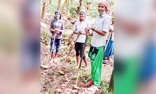 കോവിഡിനെ അ​തിജീവിക്കാൻ തൂമ്പയെടുത്ത്​ കായികതാരങ്ങൾ