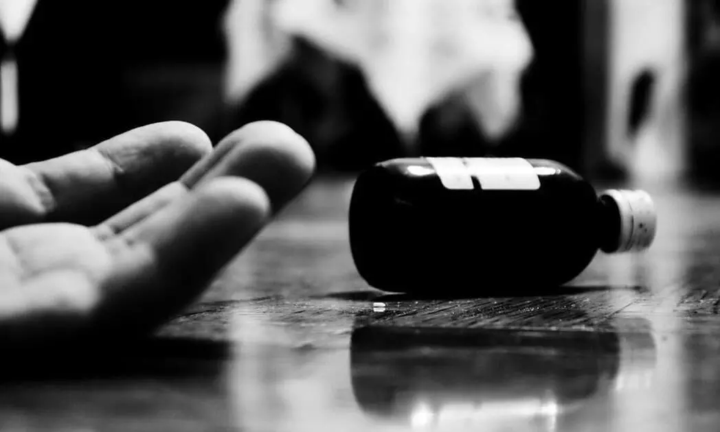 വിശ്വാസംകൊണ്ട് ആത്മഹത്യയെ പ്രതിരോധിച്ചുകൂടേ? വിശ്വാസംകൊണ്ട് ആത്മഹത്യയെ പ്രതിരോധിച്ചുകൂടേ?