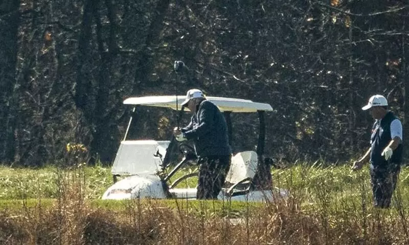 പരാജയം അംഗീകരിക്കാൻ തയാറല്ല; തോൽവിക്ക്​ പിന്നാലെ രണ്ടാംദിവസവും ഗോൾഫ്​ ക്ലബിലെത്തി ട്രംപ്​