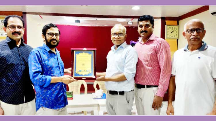 ബഷീർ പുല്ലമ്പലവന് കെ.െഎ.ജി യാത്രയയപ്പ് നൽകി ബഷീർ പുല്ലമ്പലവന് കെ.െഎ.ജി യാത്രയയപ്പ് നൽകി