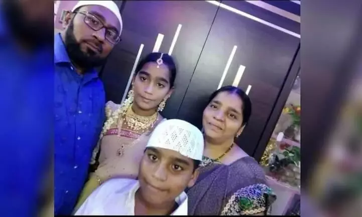 ആന്ധ്രയിൽ നാലംഗ മുസ്ലിം കുടുംബം ജീവനൊടുക്കിയത് പൊലീസ് പീഡിപ്പിക്കുന്നെന്ന് വിഡിയോ സന്ദേശമിട്ട ശേഷം ആന്ധ്രയിൽ നാലംഗ മുസ്ലിം കുടുംബം ജീവനൊടുക്കിയത് പൊലീസ് പീഡിപ്പിക്കുന്നെന്ന് വിഡിയോ സന്ദേശമിട്ട ശേഷം