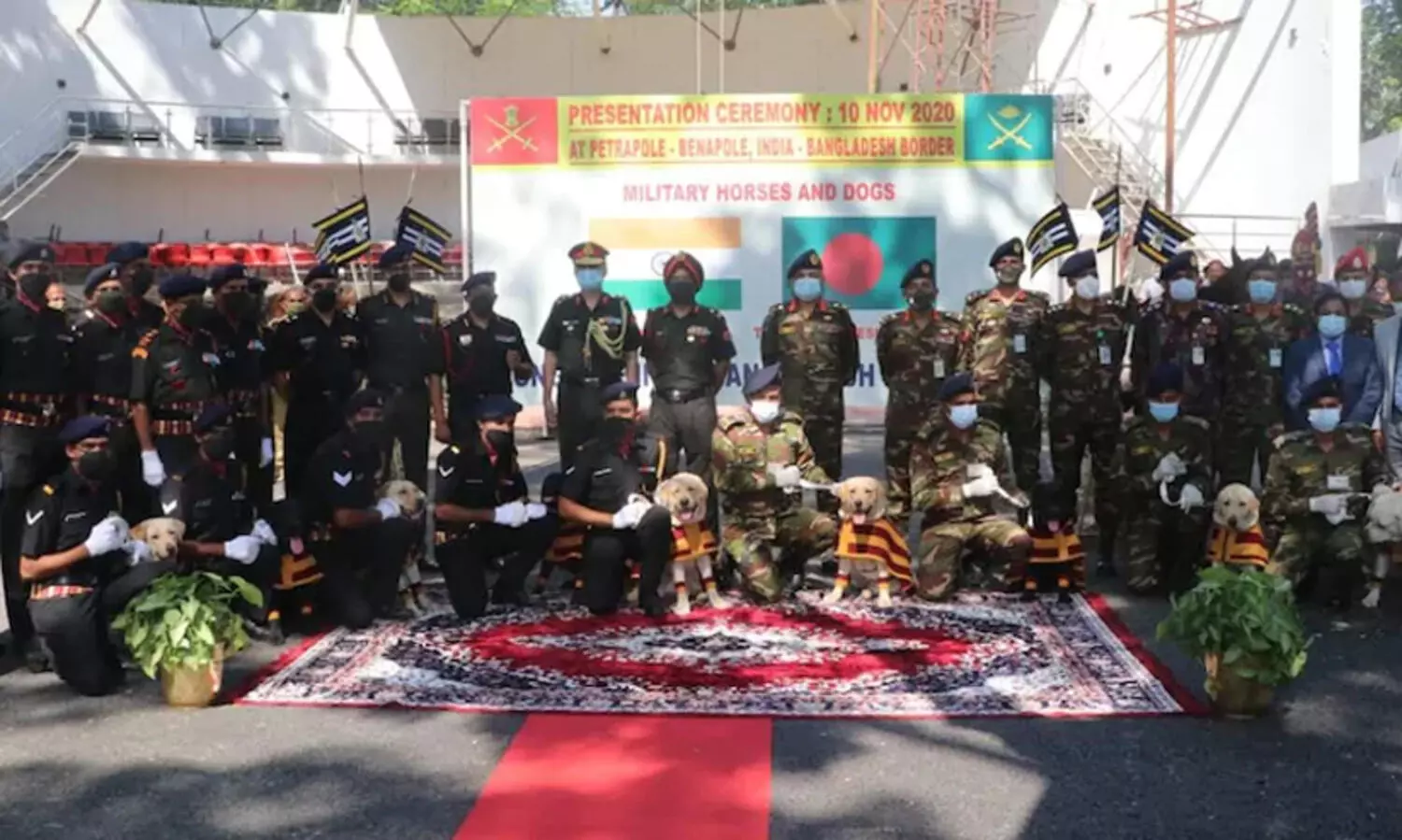 ബംഗ്ലാദേശിന് സമ്മാനമായി വിദഗ്ധ പരിശീലനം നേടിയ കുതിരകളും നായകളും