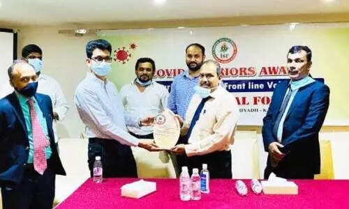 സ​ന്ന​ദ്ധ പ്ര​വ​ർ​ത്ത​ക​രെ സോ​ഷ്യ​ൽ ഫോ​റം ആ​ദ​രി​ച്ചു