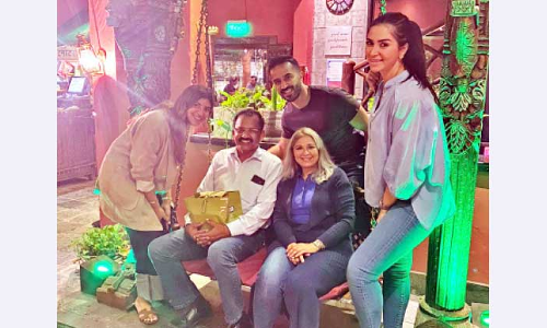 ​ബ്രിട്ടീഷ്​ കുടുംബത്തിന്‍റെ സ്​നേഹത്തിന്​ നന്ദി ചൊല്ലി സുരേന്ദ്രൻ നാട്ടിലേക്ക്​