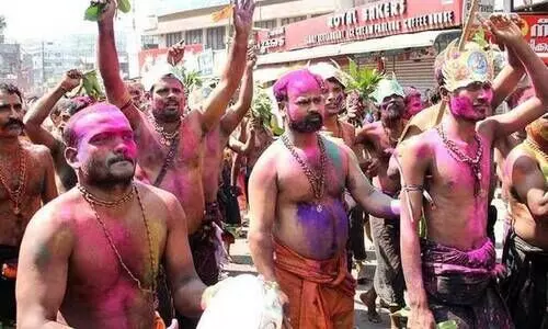 അഞ്ചിൽ അധികമുള്ള സംഘങ്ങളായി പേട്ടതുള്ളൽ പാടില്ല