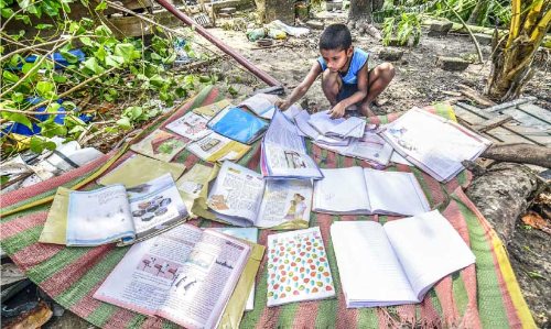 കാറ്റിൽ ഉലഞ്ഞ്​   കുമരകം: നൂറിലധികം വീടുകളും കൃഷിയും നശിച്ചു