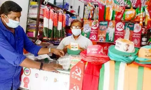 ചങ്ങാത്തക്കൂരയിലാണ്,​ ഇൗ സ്​നേഹചിഹ്​നങ്ങൾ