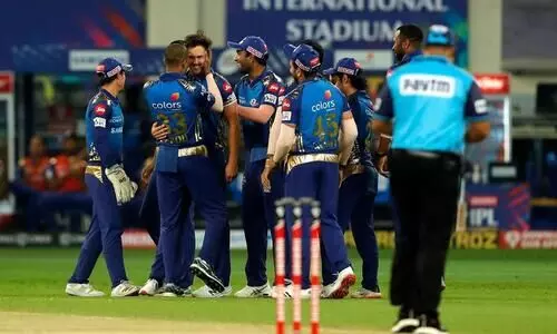 തീ പന്തുമായി മും​െബെ ബൗളർമാർ; ഡൽഹിക്ക്​ തകർച്ച