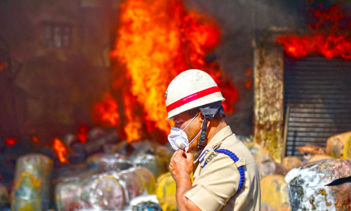 ബംഗളൂരു കെമിക്കൽ ഫാക്ടറി ഗോഡൗണിൽ വൻ തീപിടിത്തം
