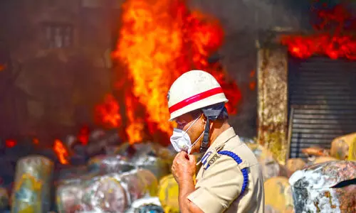 ബംഗളൂരു കെമിക്കൽ ഫാക്ടറി ഗോഡൗണിൽ വൻ തീപിടിത്തം