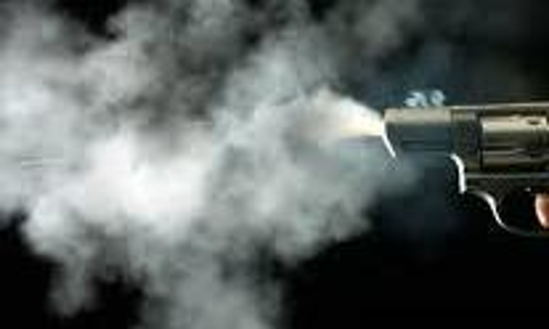 പരിശോധനക്ക്​ എത്തിച്ച തോക്കിൽനിന്ന്​ വെടിപൊട്ടി ; താ​ലൂ​ക്ക് ഓ​ഫി​സ്​ ജീ​വ​ന​ക്കാ​ര​ൻ ര​ക്ഷ​പ്പെ​ട്ട​ത്​ ഭാ​ഗ്യം​കൊ​ണ്ട്