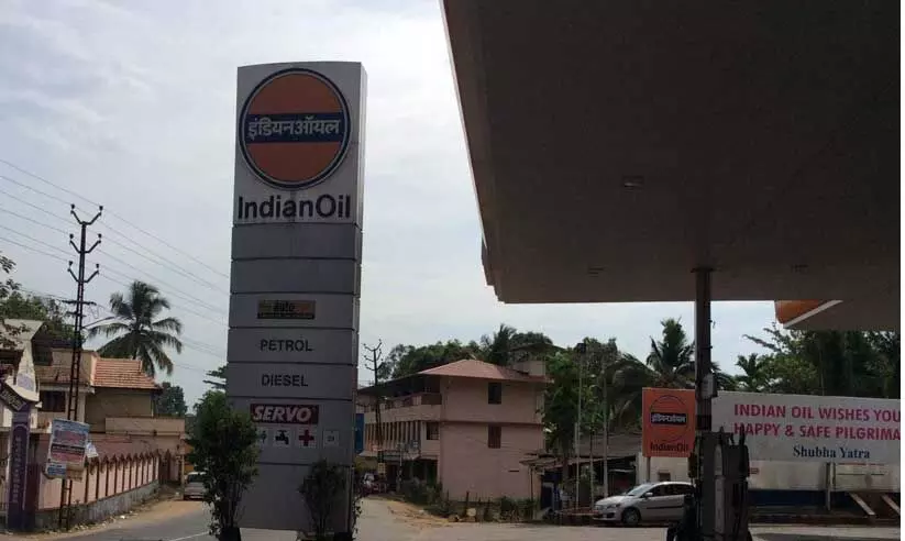 ശുചിമുറി ആവശ്യപ്പെട്ട കുടുംബത്തെ പെട്രോൾ പമ്പിൽനിന്ന്​ ഇറക്കിവി​ട്ടെന്ന്​