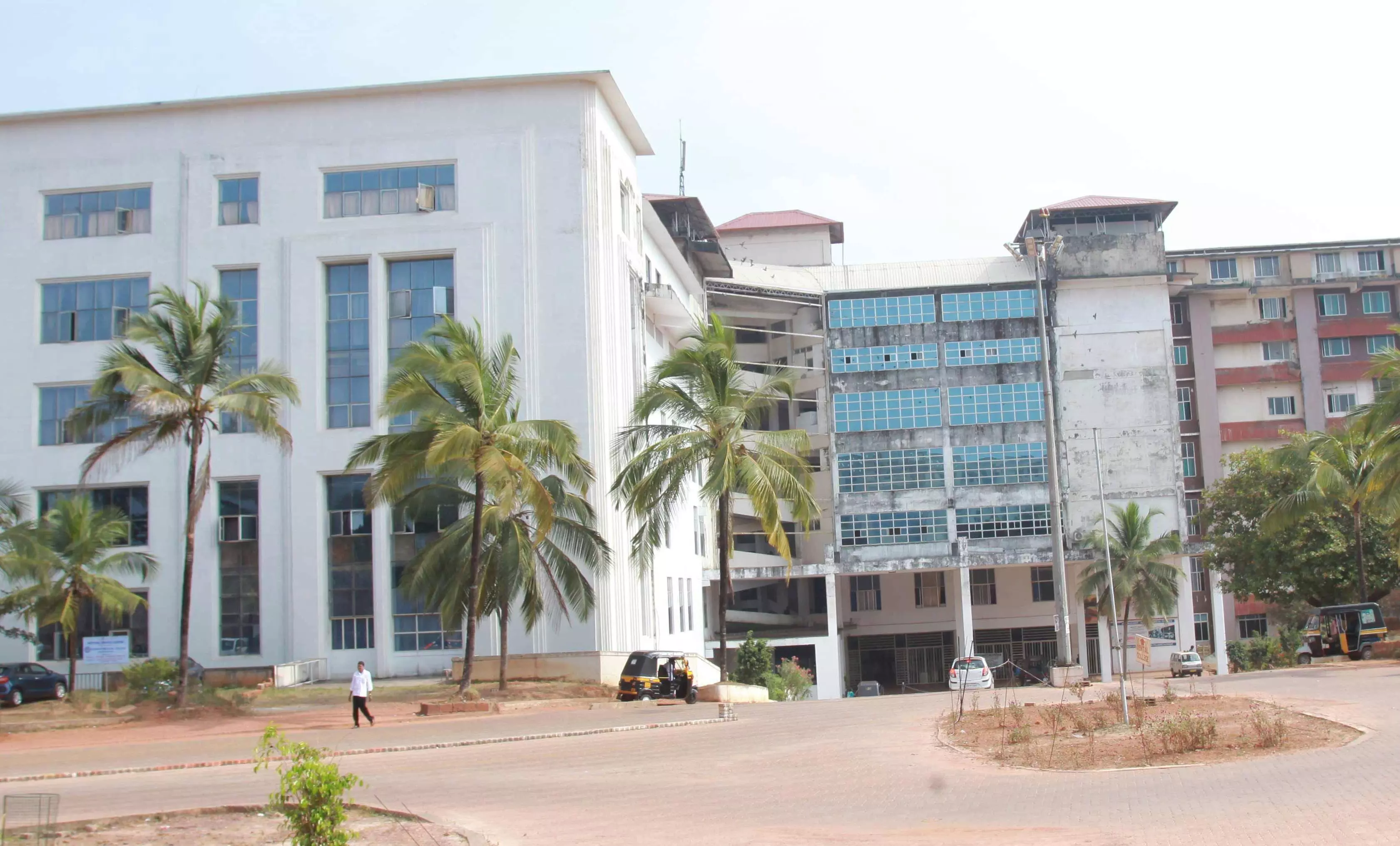 അഞ്ചരക്കണ്ടി കോവിഡ് സെൻറര് മെഡിക്കല് കോളജ് മാനേജ്മെൻറിന് കൈമാറി അഞ്ചരക്കണ്ടി കോവിഡ് സെൻറര് മെഡിക്കല് കോളജ് മാനേജ്മെൻറിന് കൈമാറി