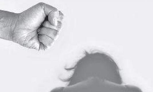 2868 പരാതികൾ; ലോക്ഡൗൺ കാലത്ത് ഗാർഹിക പീഡനങ്ങൾ കൂടി 2868 പരാതികൾ; ലോക്ഡൗൺ കാലത്ത് ഗാർഹിക പീഡനങ്ങൾ കൂടി