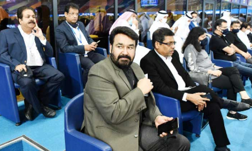 കളി കാണാൻ കടൽകടന്ന് ലാലേട്ടനും