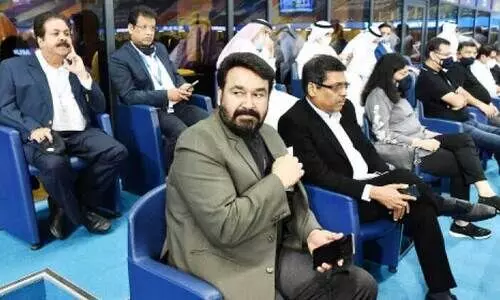 കളി കാണാൻ കടൽകടന്ന് ലാലേട്ടനും