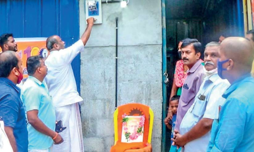 ഒറ്റമുറി ഷെഡിൽ വൈദ്യുതി; സുരേഷും കുടുംബവും ആഹ്ലാദത്തിൽ