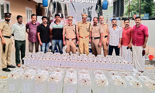 നിർത്തിയിട്ട വാ​ഹ​ന​ത്തി​ൽ​നി​ന്ന് 20 ല​ക്ഷ​ത്തി​െൻറ സ്പി​രി​റ്റ് പി​ടി​കൂ​ടി