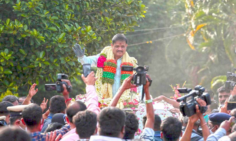 കർണാടക: ഭരണമുറപ്പിച്ച് ബി.ജെ.പി കർണാടക: ഭരണമുറപ്പിച്ച് ബി.ജെ.പി