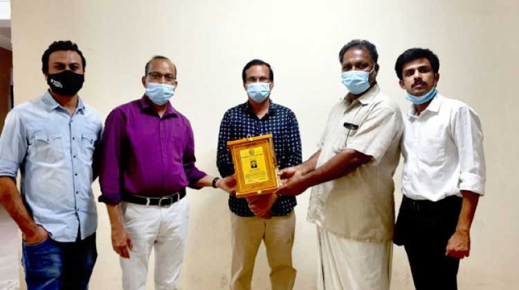 ബാബു നിലമ്പൂരിന് മലപ്പുറം അസോസിയേഷൻ​ യാത്രയയപ്പ് നൽകി