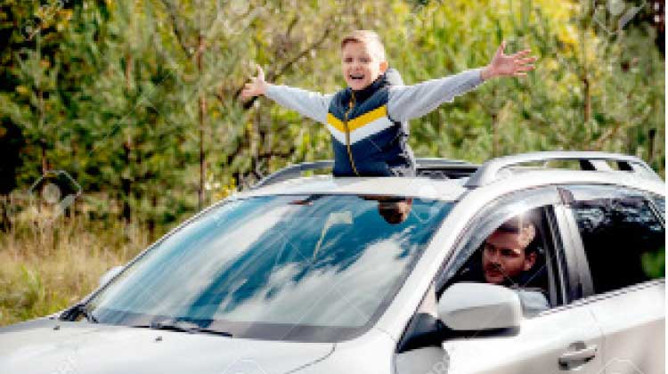 ചൂട്​ കുറഞ്ഞു: ഓടുന്ന വാഹനങ്ങളുടെ സൺറൂഫ്​ തുറക്കുന്നത്​ അപകടകരം