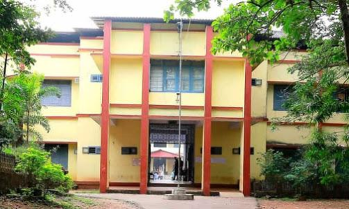 പരീക്ഷക്കെത്തിയ വിദ്യാർഥികളെ ഓടിച്ച് സർവകലാശാല