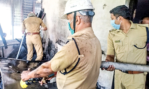 കൂനമ്മാവിന​ു സമീപം സർവിസ് സെൻററിൽ തീപിടിത്തം