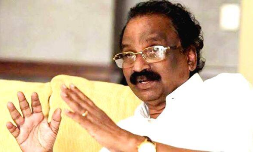 തോക്ക് കണ്ടാൽ പേടിക്കാത്തവരെ ഉലക്ക കാണിച്ച് പേടിപ്പിക്കരുതെന്ന് എ.കെ ബാലൻ